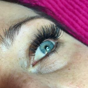 Wimpern und Blaue Augen